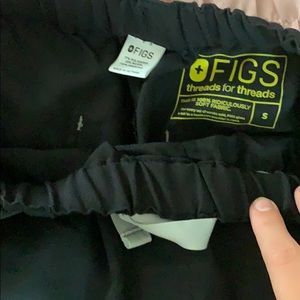 Figs black scrub pants size S